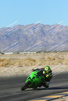 media/Jan-10-2025-CVMA Friday Practice (Fri) [[489e0da257]]/Group 4 and Trackday/Session 2 (Turn 4 Inside)/